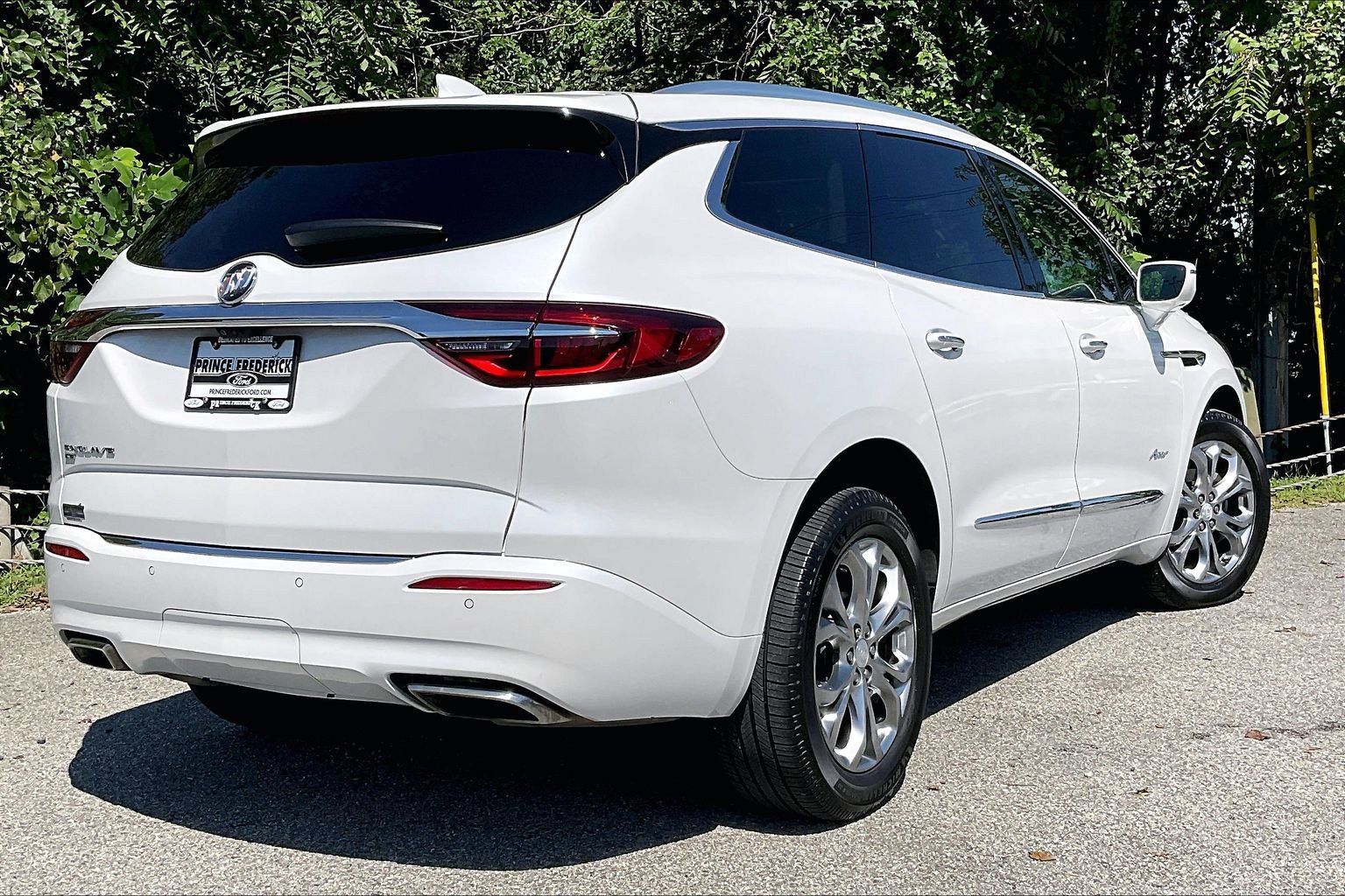 Used 2020 Buick Enclave Avenir w/ Avenir Technology Package AWD/4WD image 13