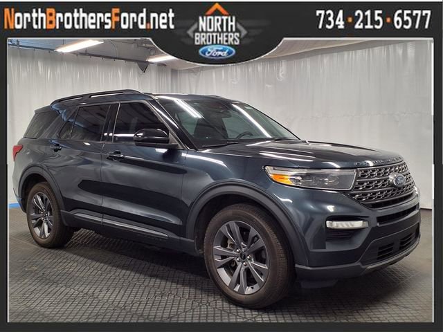 Certified 2022 Ford Explorer XLT w/ Equipment Group 202A AWD/4WD image 1