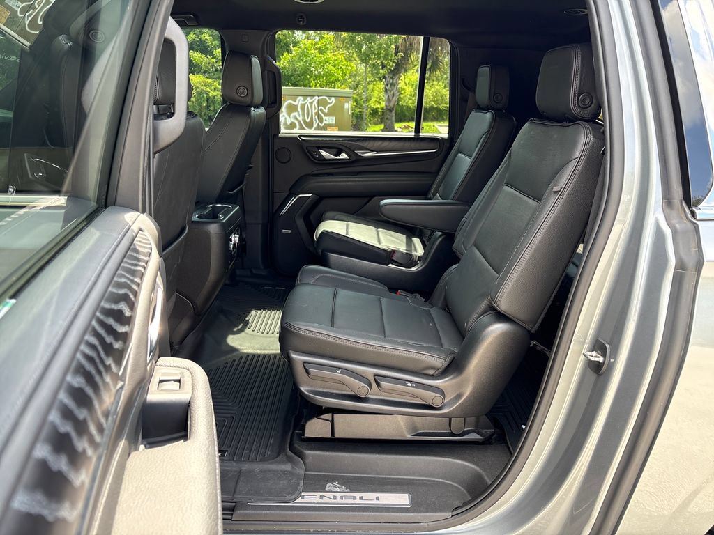 Used 2023 GMC Yukon XL Denali AWD/4WD image 31
