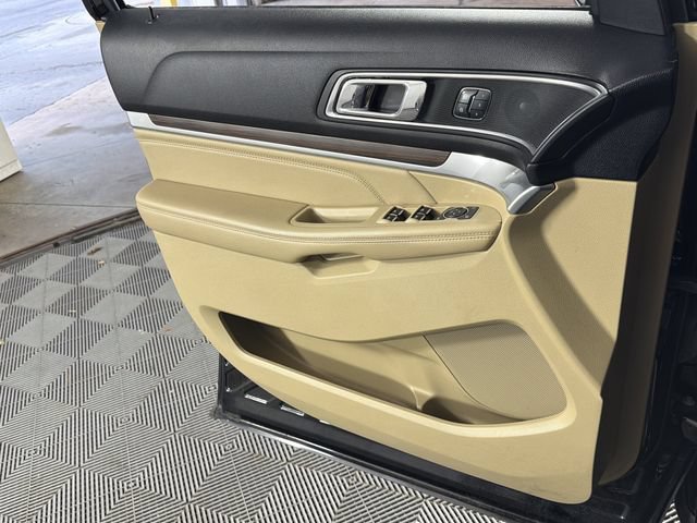 Certified 2017 Ford Explorer Limited FWD image 10