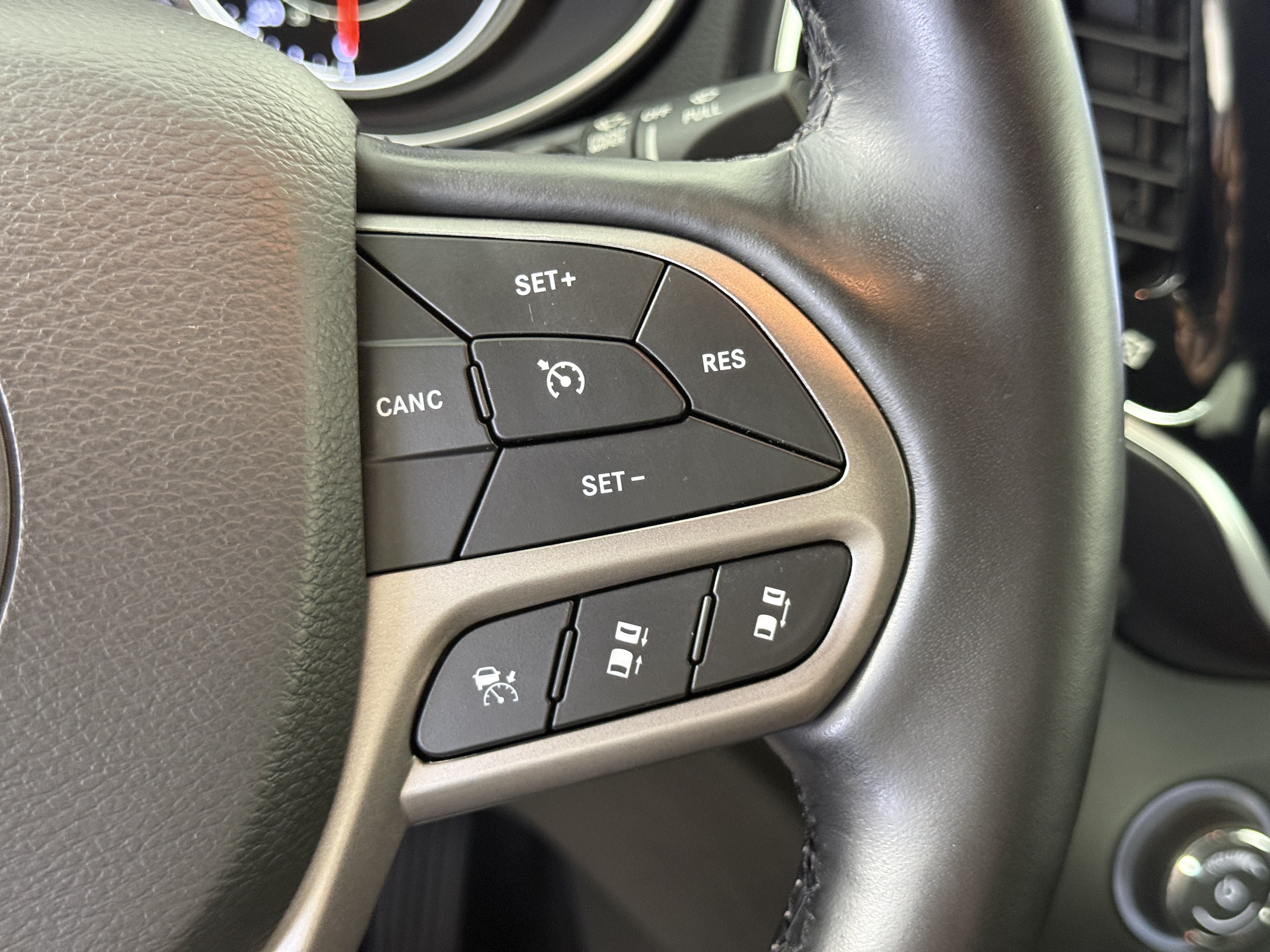 Used 2021 Jeep Cherokee Limited AWD/4WD image 28