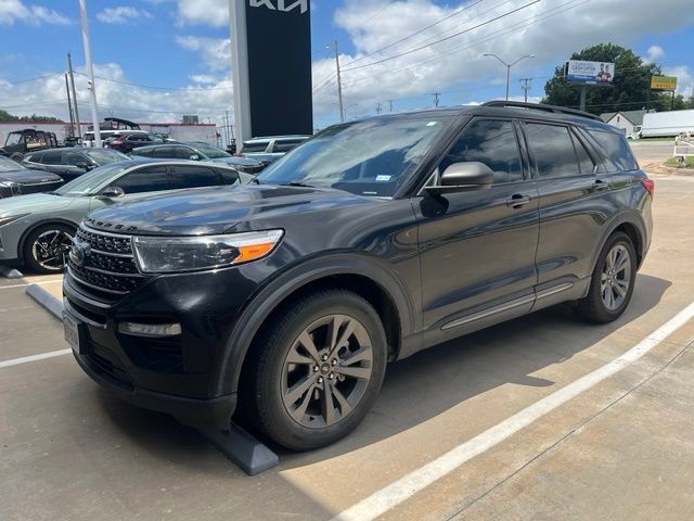 Certified 2021 Ford Explorer XLT w/ Equipment Group 202A RWD image 3