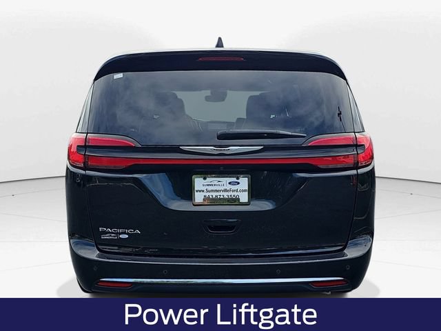 Used 2023 Chrysler Pacifica Touring-L FWD image 5
