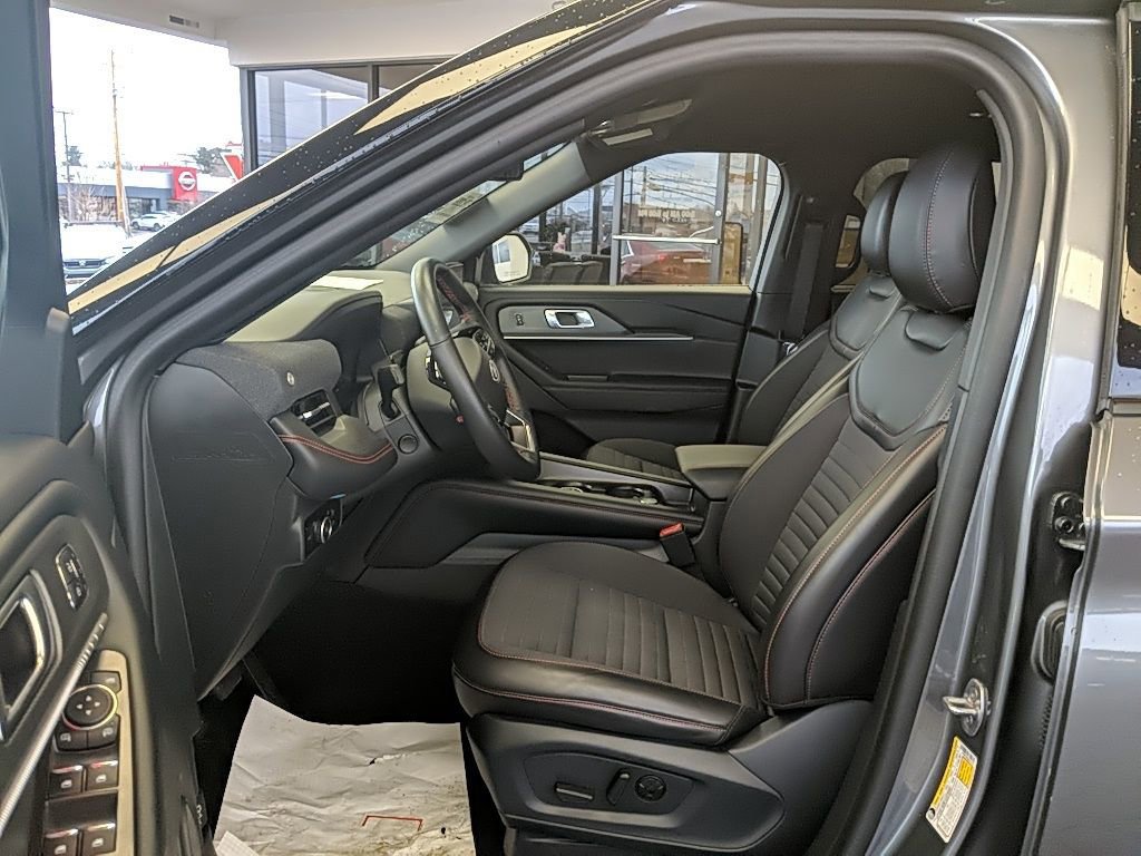 Certified 2025 Ford Explorer ST-Line w/ Premium Package image 11