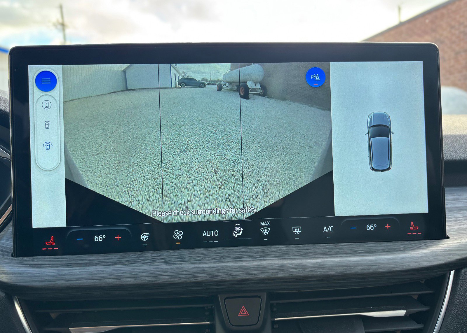 Certified 2025 Ford Escape Platinum w/ Premium Technology Package image 46