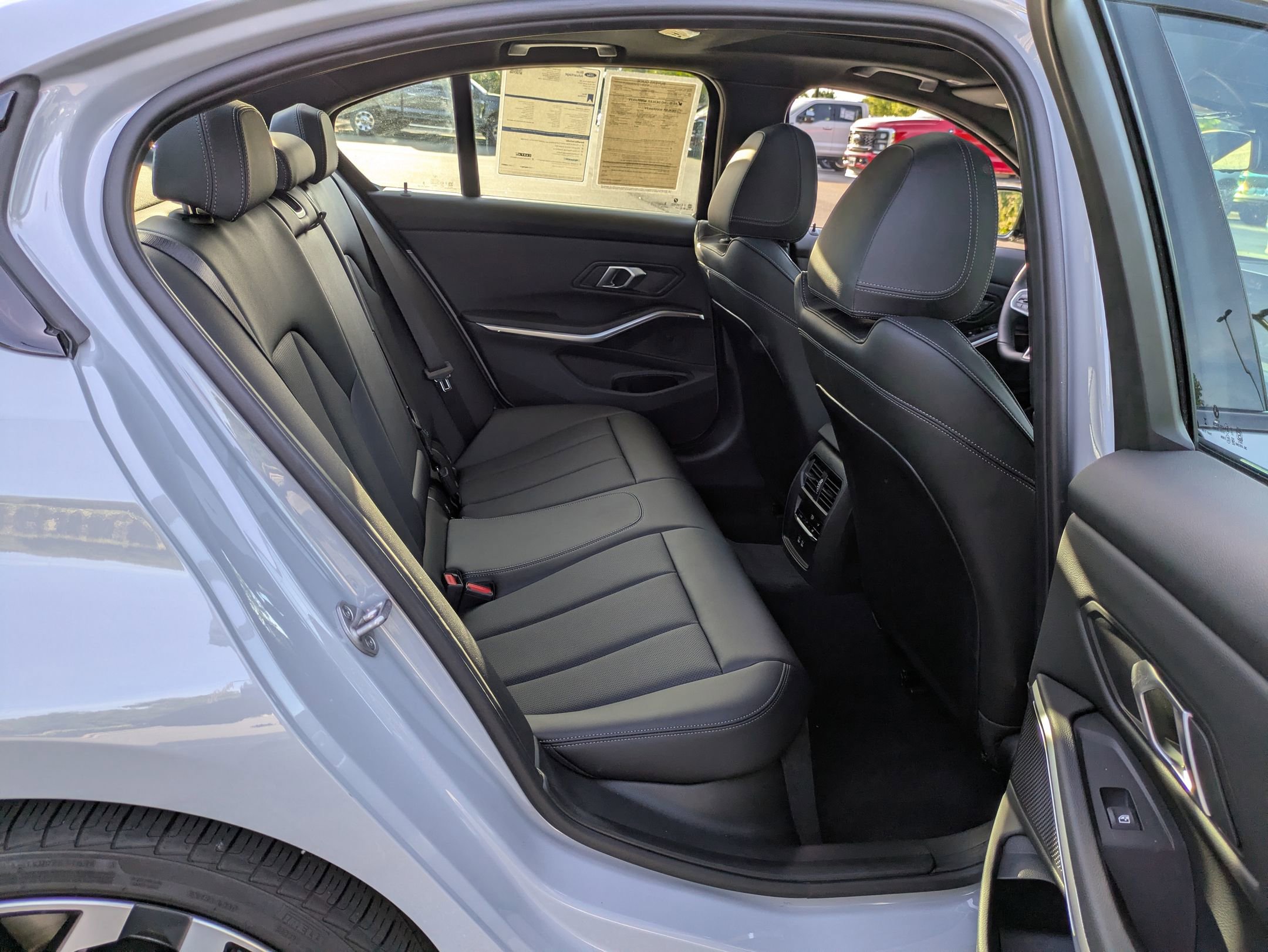 Used 2025 BMW 330i Sedan w/ M Sport Package RWD image 37