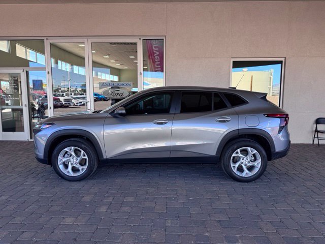 Used 2026 Chevrolet Trax LS w/ LS Convenience Package FWD image 2