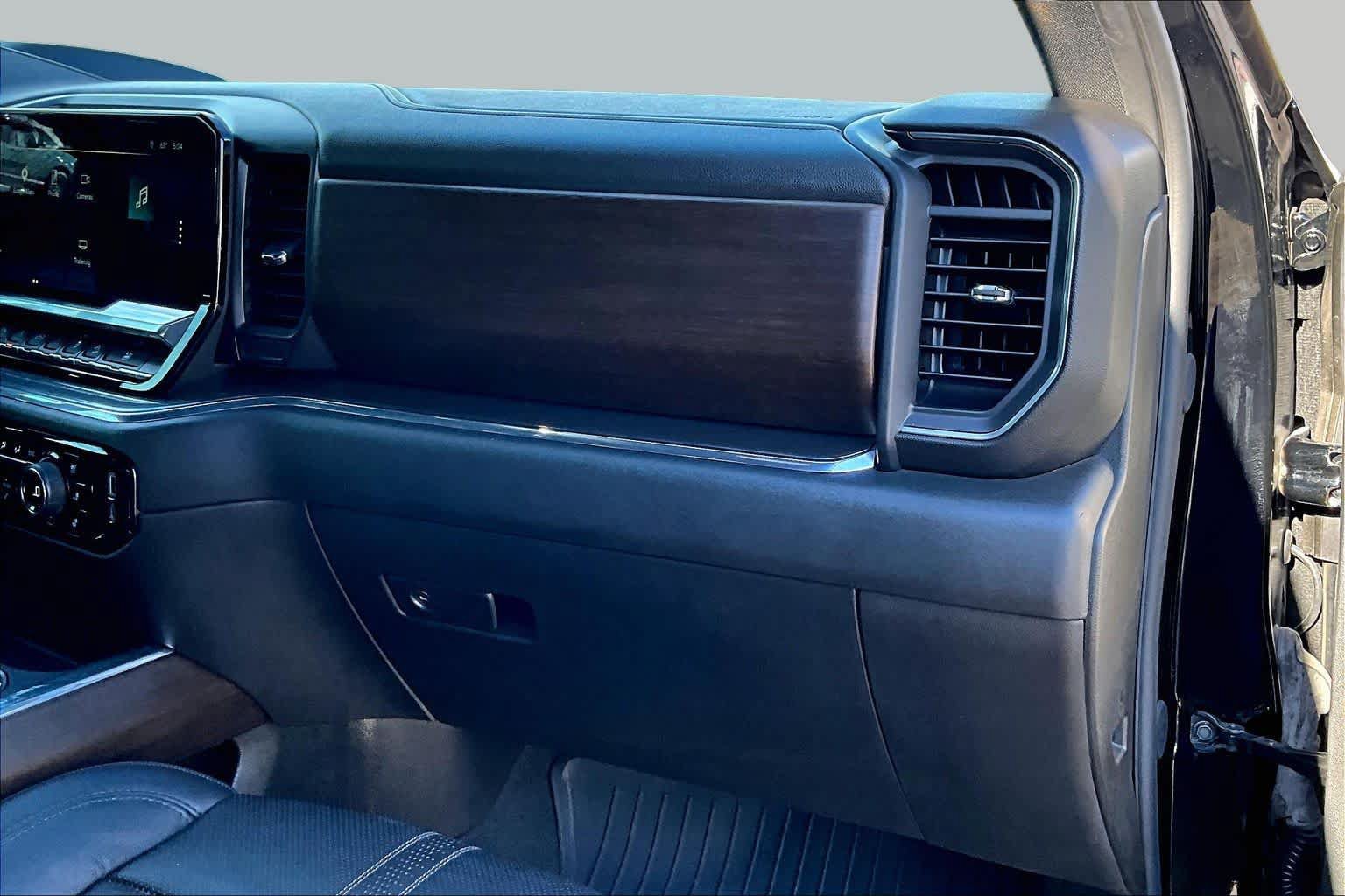 Used 2024 Chevrolet Silverado 1500 High Country w/ Midnight Edition AWD/4WD image 19