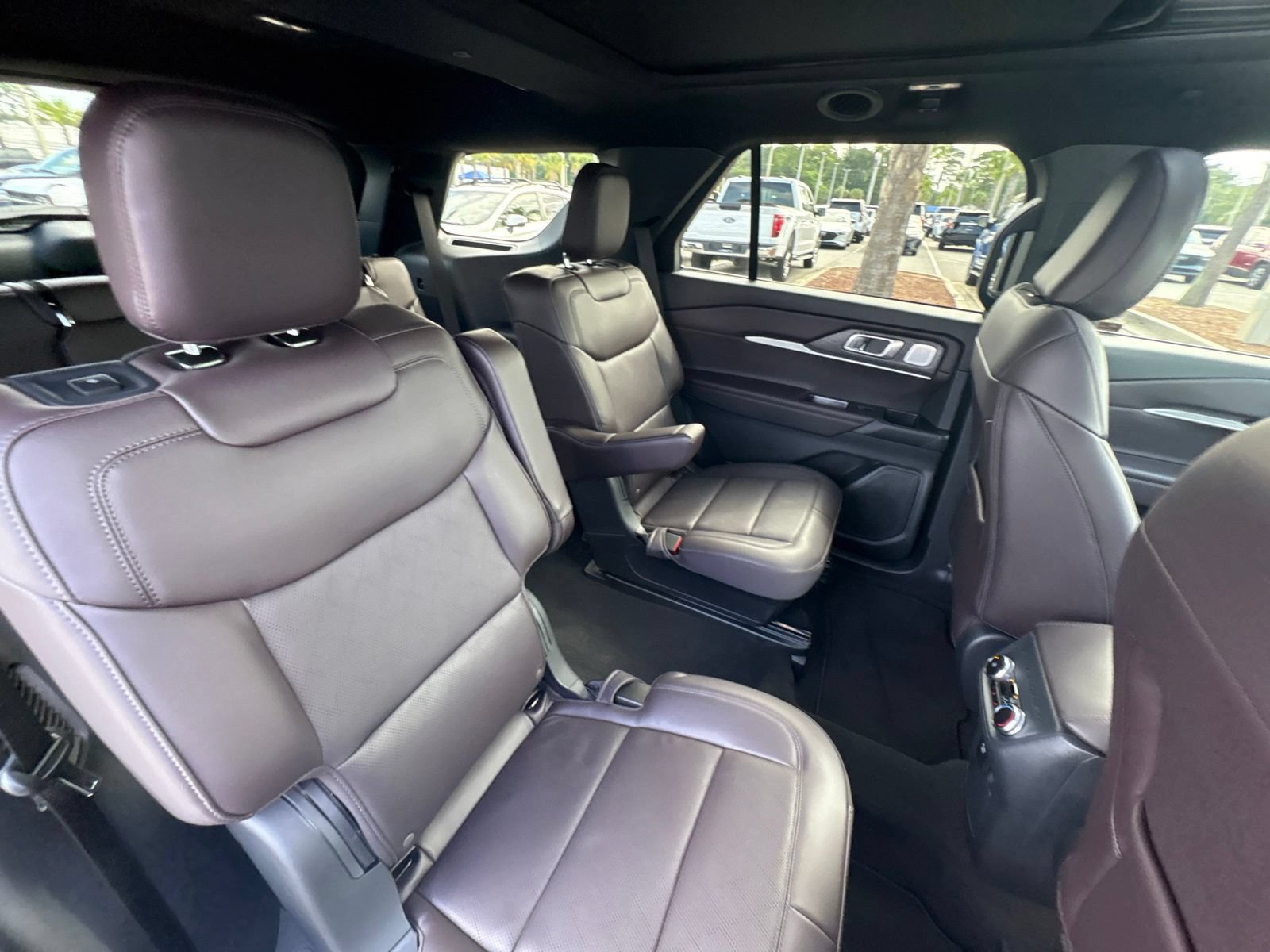 Certified 2025 Ford Explorer Platinum RWD image 19