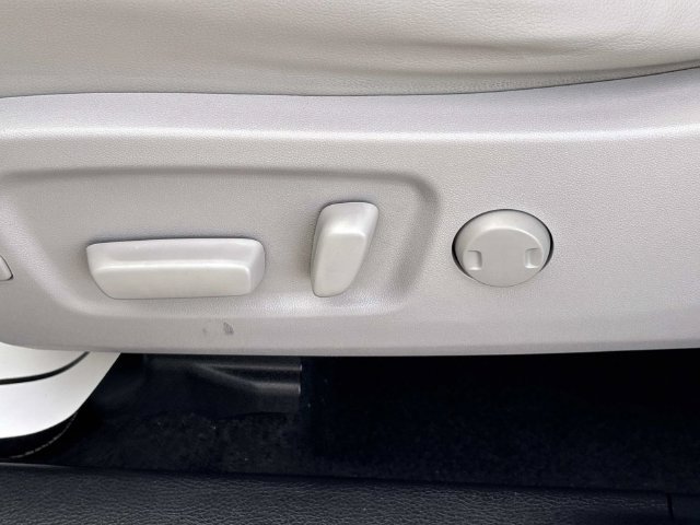 Used 2019 Toyota Highlander XLE FWD image 29