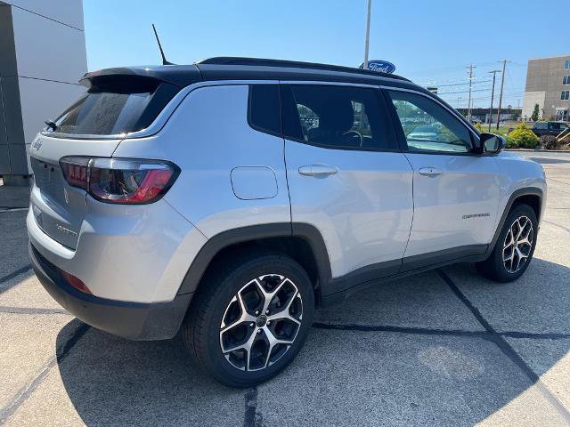 Used 2025 Jeep Compass Limited AWD/4WD image 5