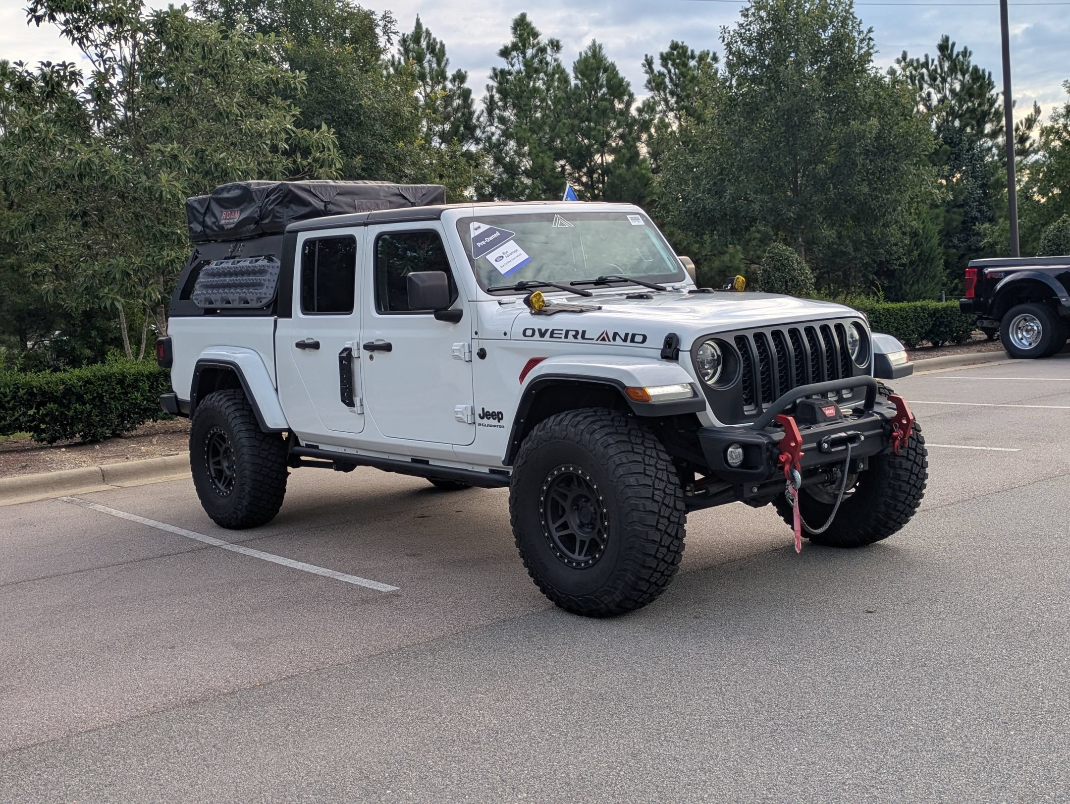 Used 2023 Jeep Gladiator Sport AWD/4WD image 2