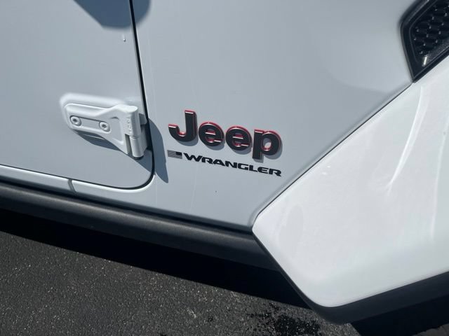 Used 2025 Jeep Wrangler Unlimited Rubicon w/ Safety Group AWD/4WD image 3