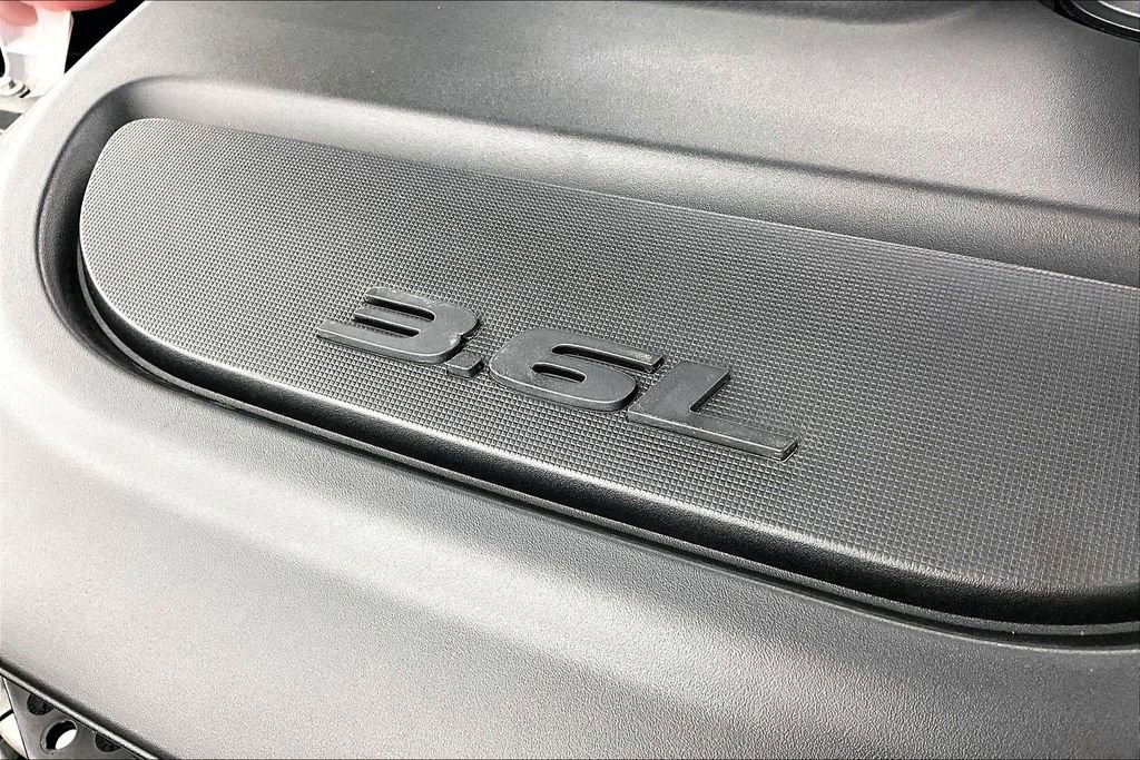 Used 2023 Chrysler Pacifica Touring-L image 35