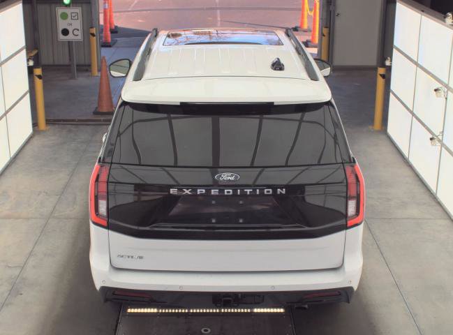 Certified 2025 Ford Expedition Active image 4