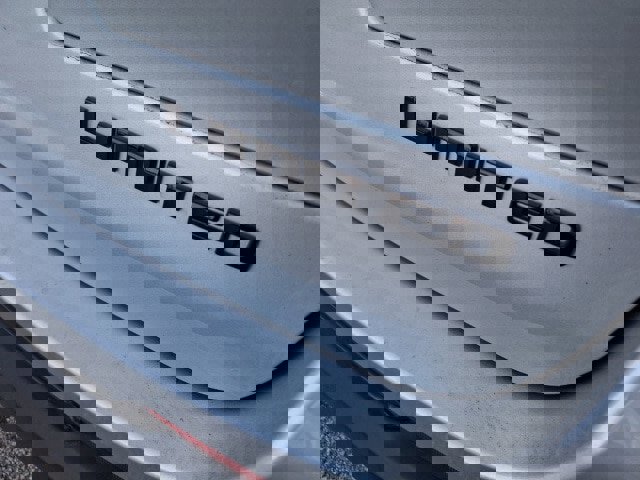 Used 2024 Jeep Grand Cherokee L Limited w/ Black Appearance Package image 8