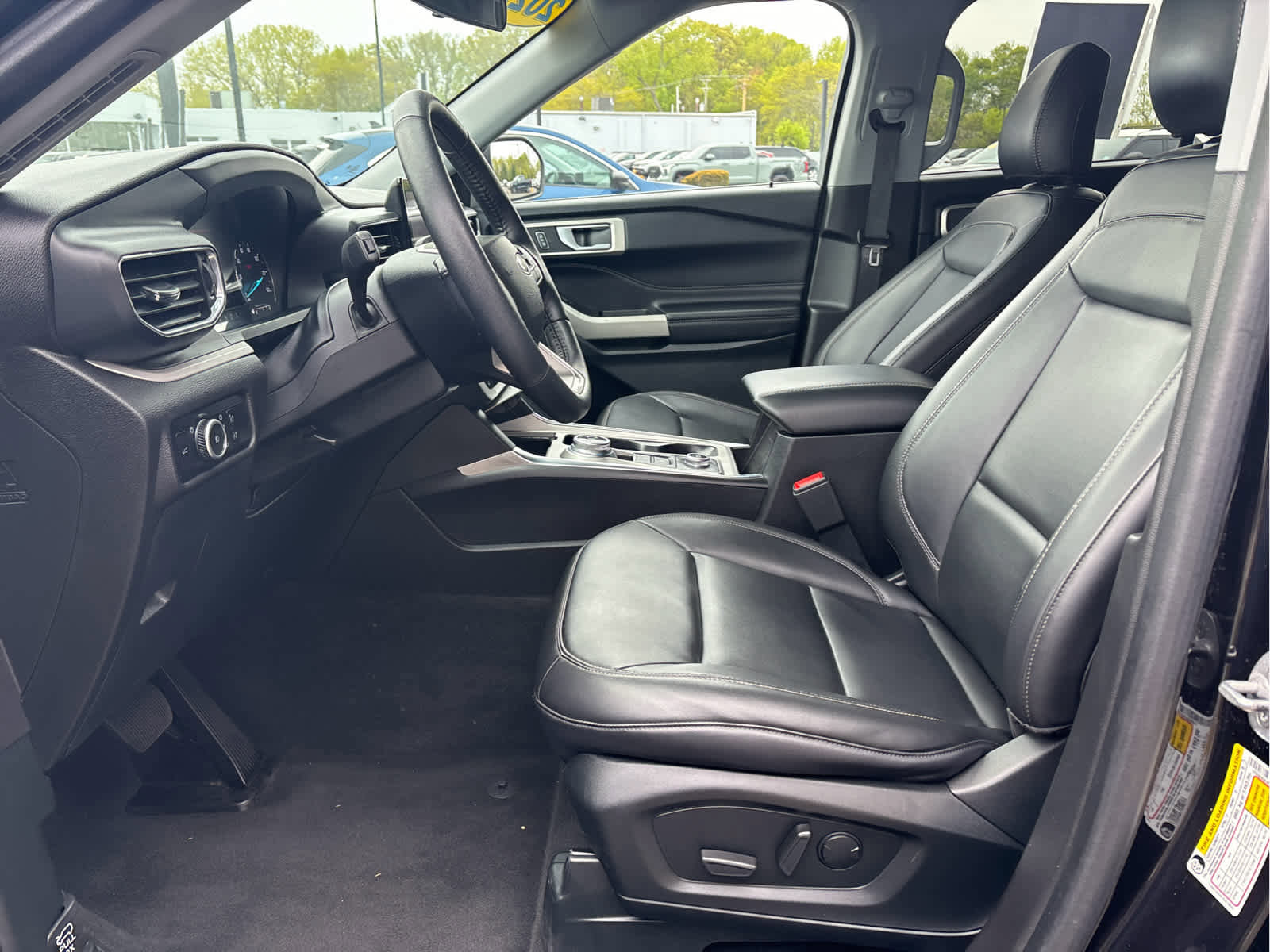 Certified 2023 Ford Explorer XLT w/ Equipment Group 202A AWD/4WD image 9