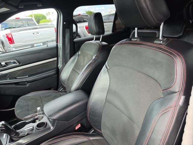 Certified 2019 Ford Explorer XLT w/ Equipment Group 202A FWD image 24