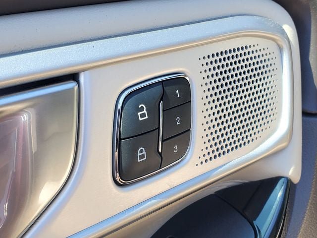 Certified 2022 Ford Explorer Platinum w/ Equipment Group 601A AWD/4WD image 9