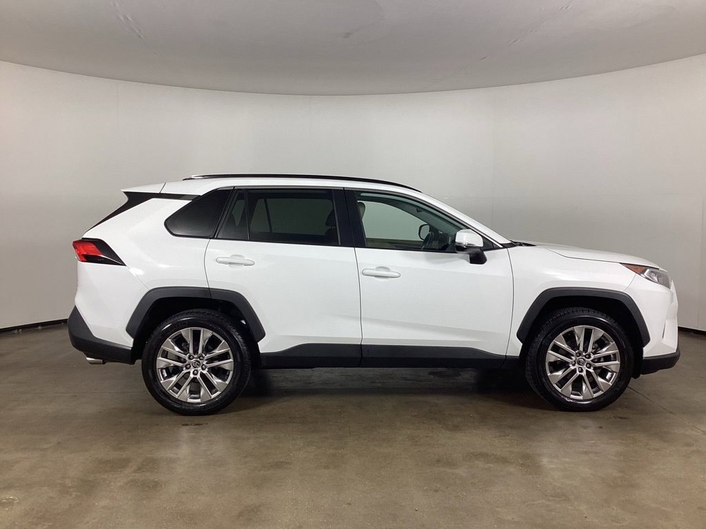 Used 2020 Toyota RAV4 XLE Premium AWD/4WD image 4