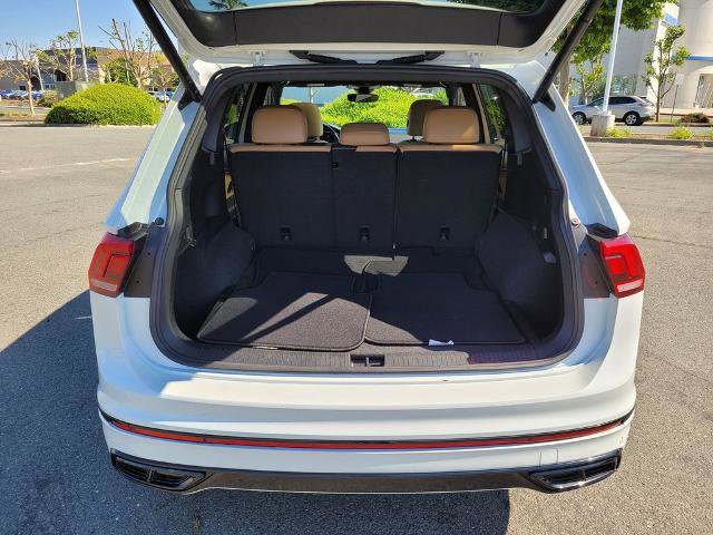 Used 2023 Volkswagen Tiguan SE R-Line AWD/4WD image 11
