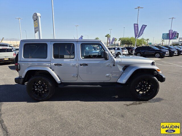 Used 2021 Jeep Wrangler Unlimited Sahara AWD/4WD image 8