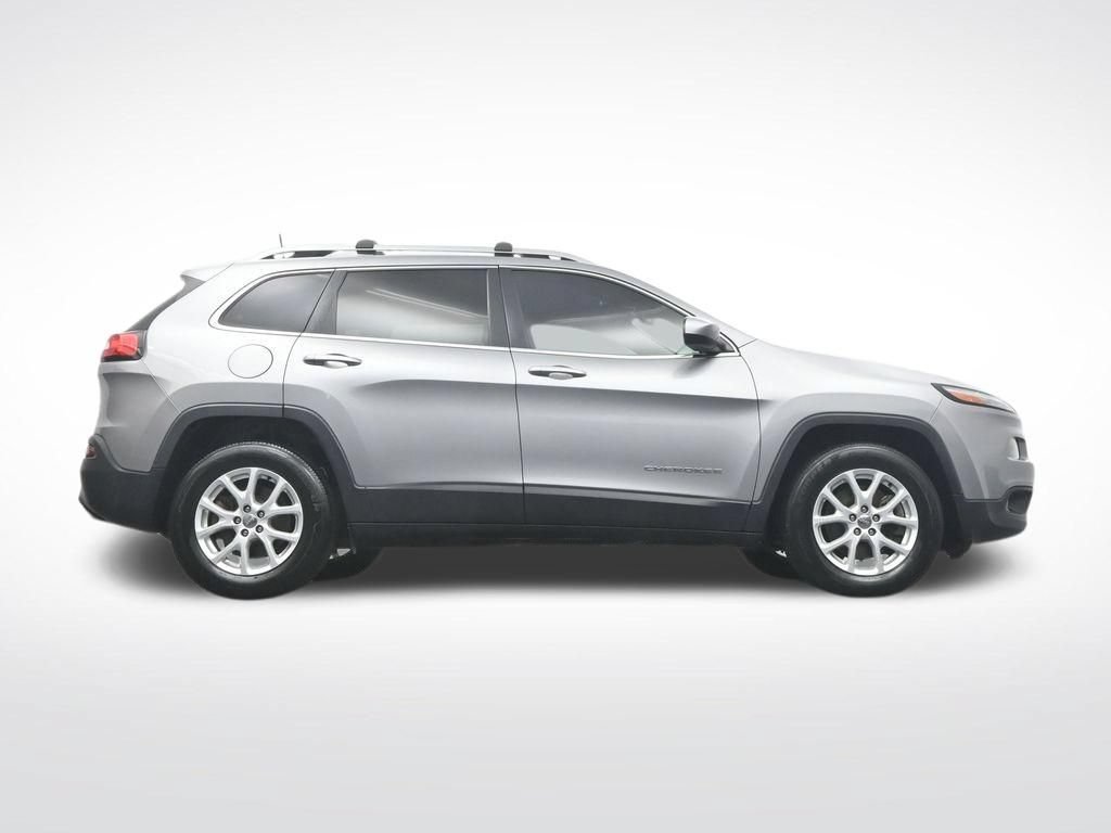 Used 2017 Jeep Cherokee Latitude w/ Trailer Tow Group AWD/4WD image 35