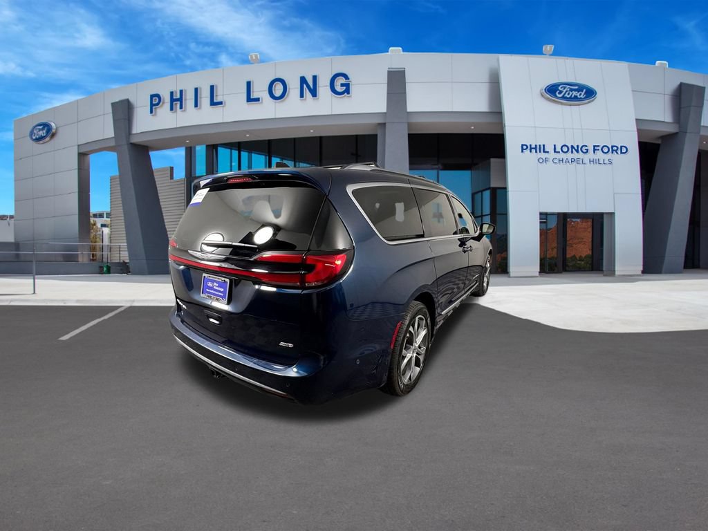 Used 2025 Chrysler Pacifica Pinnacle w/ Trailer Tow Group AWD/4WD image 5
