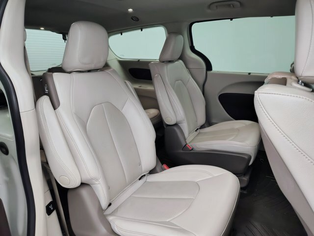 Used 2021 Chrysler Pacifica Touring-L w/ Uconnect Theater Family Group FWD image 31
