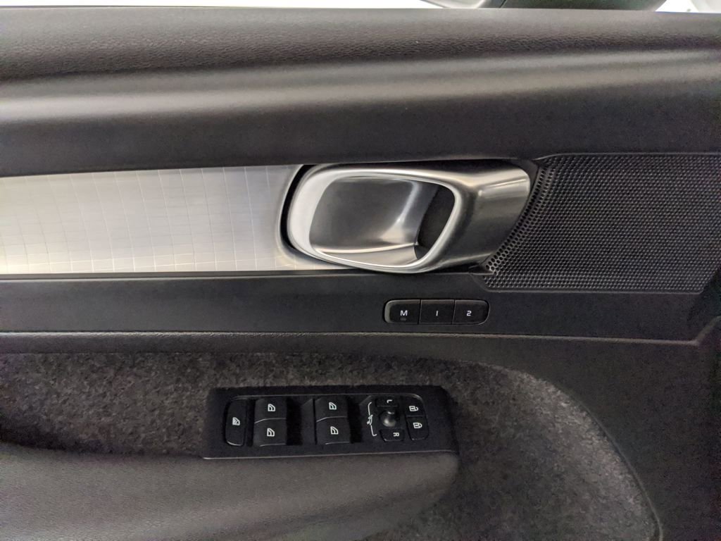 Used 2024 Volvo XC40 B5 Core image 14