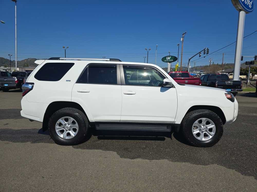 Used 2022 Toyota 4Runner SR5 AWD/4WD image 6