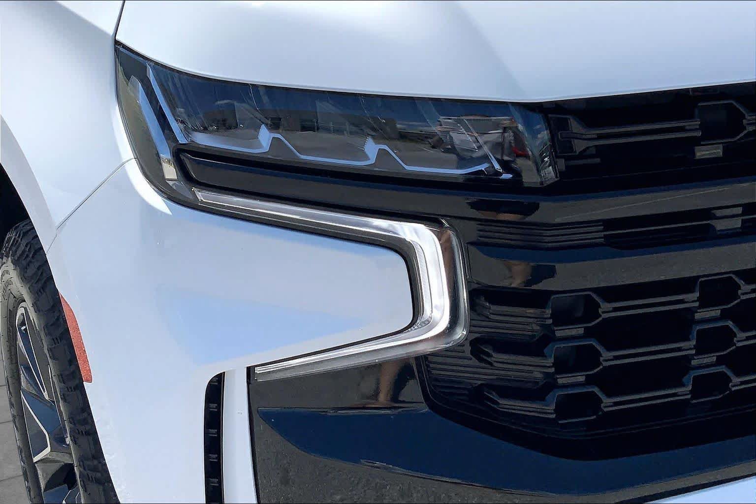 Used 2023 Chevrolet Suburban Z71 w/ Luxury Package AWD/4WD image 28