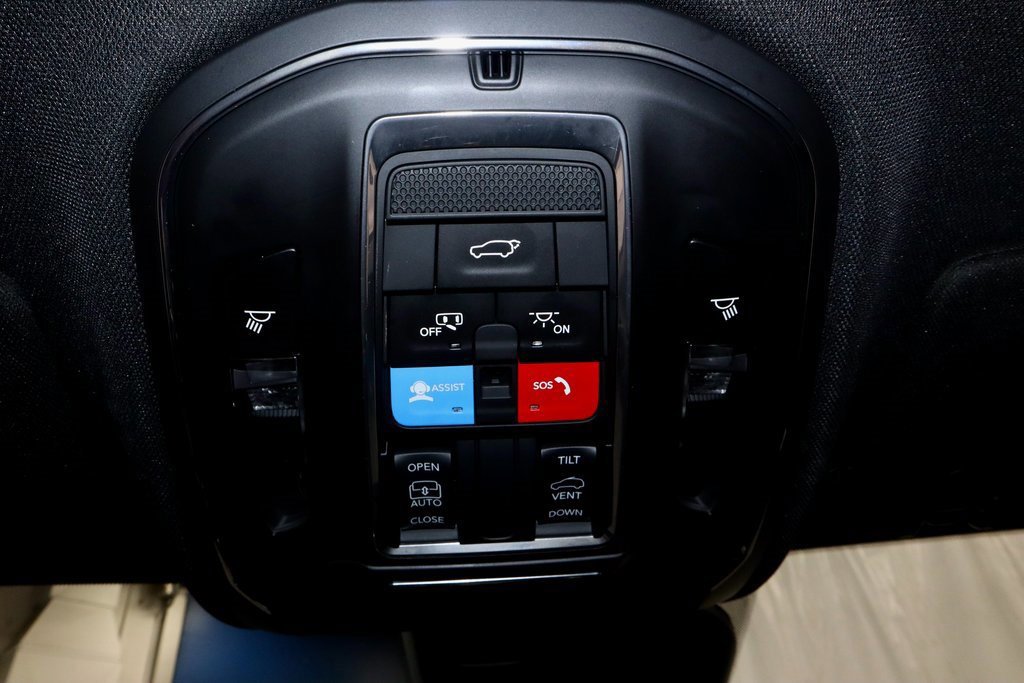 Used 2024 Jeep Grand Cherokee Altitude image 31