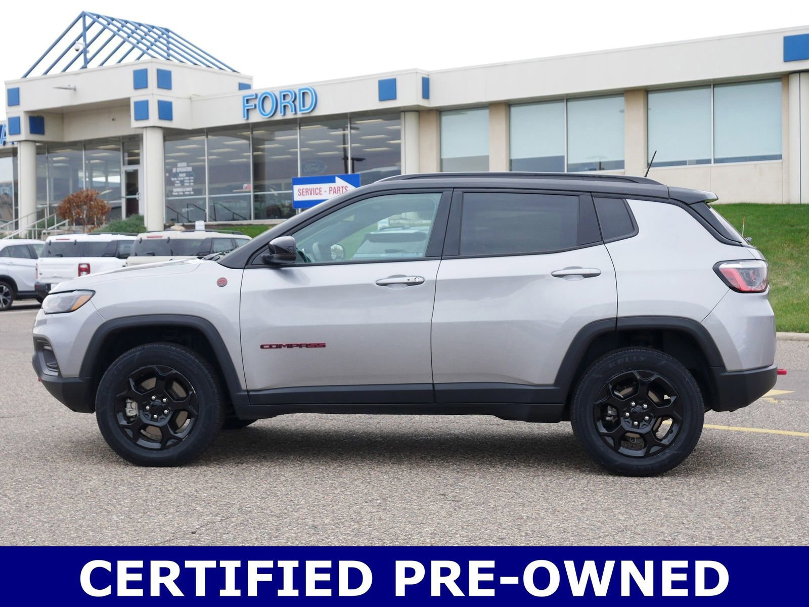 Used 2024 Jeep Compass Trailhawk image 7