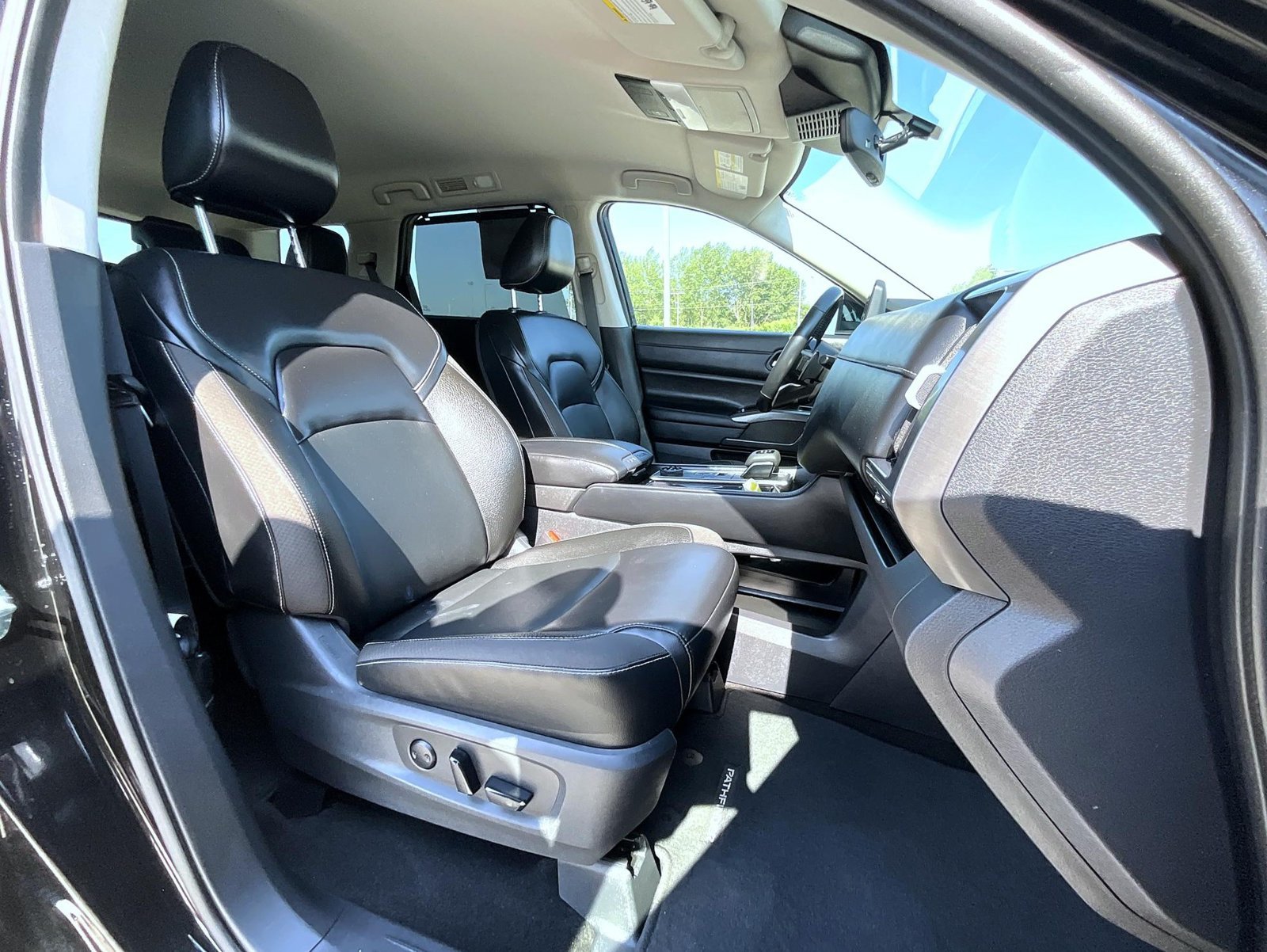 Used 2023 Nissan Pathfinder SL w/ Lighting Package (N92) AWD/4WD image 16