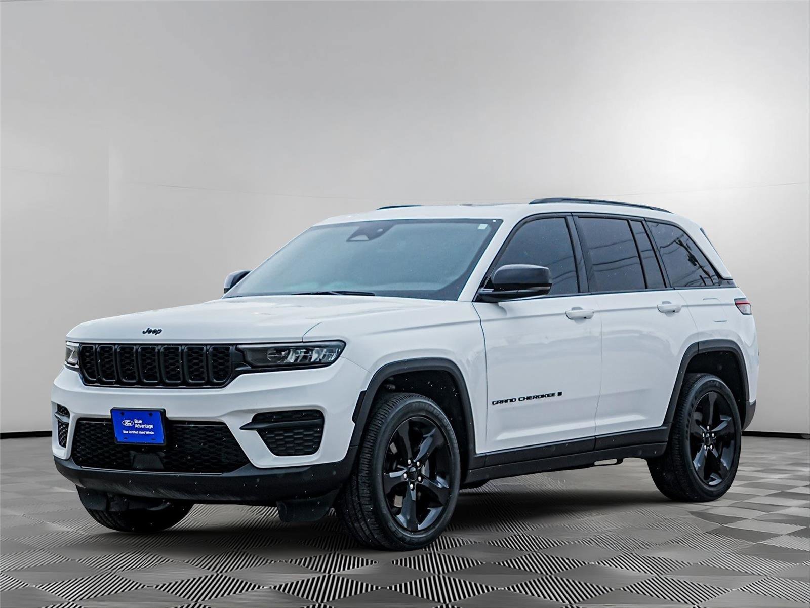 Used 2024 Jeep Grand Cherokee Altitude AWD/4WD image 7
