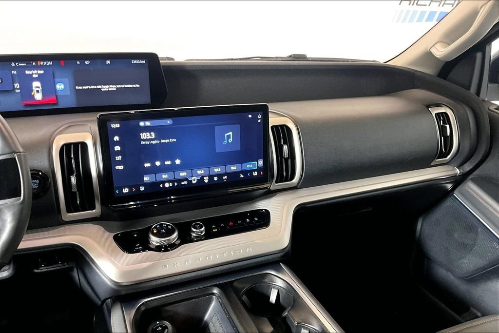 Certified 2025 Ford Expedition Active AWD/4WD image 5