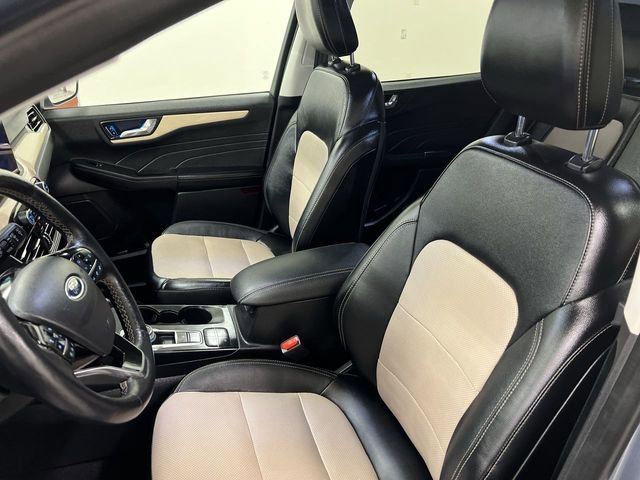 Certified 2022 Ford Escape Titanium w/ Titanium Elite Package AWD/4WD image 8