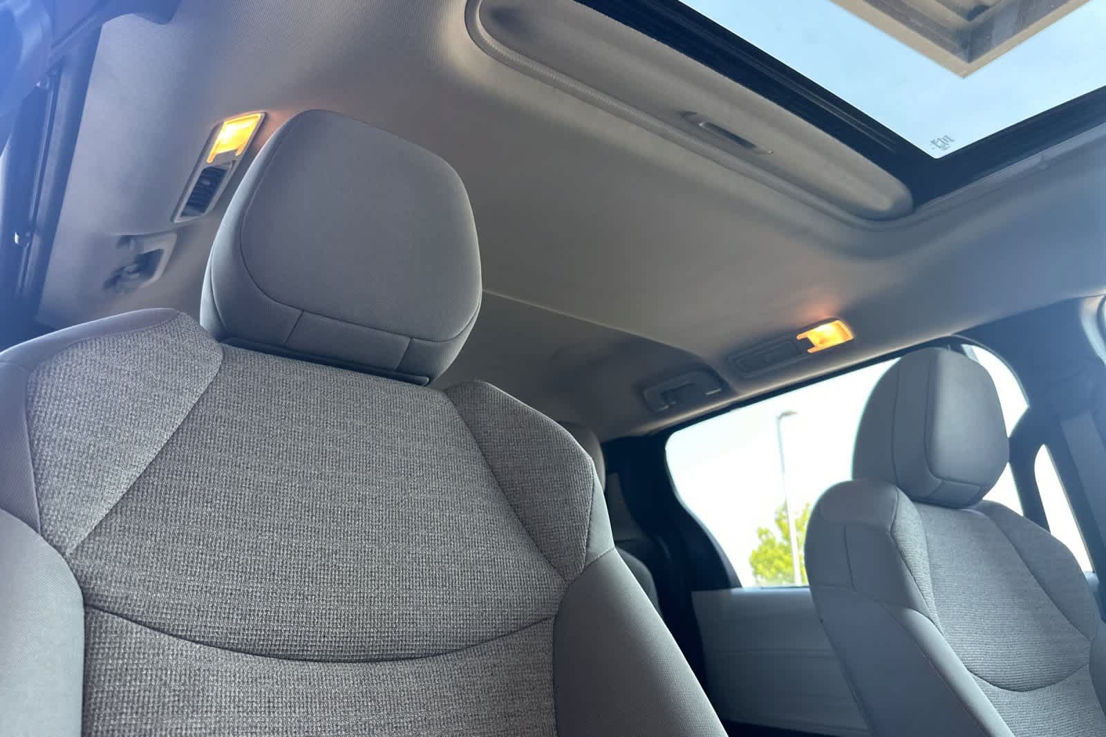 Used 2025 Toyota Sienna LE w/ LE Plus Package AWD/4WD image 18