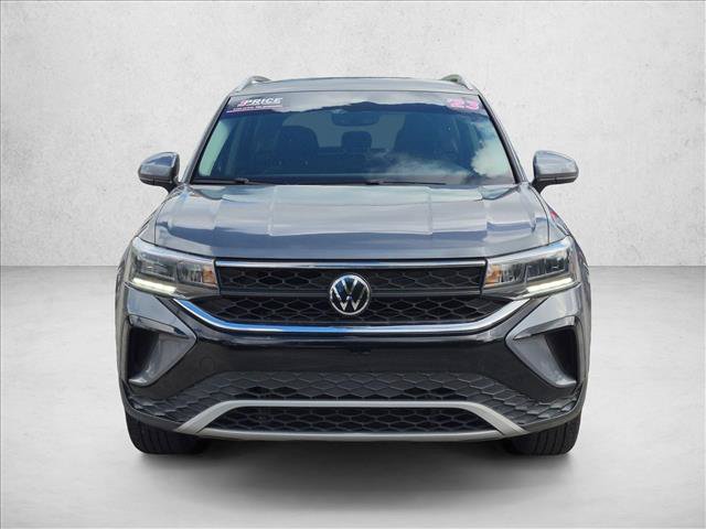 Used 2023 Volkswagen Taos SE FWD image 2