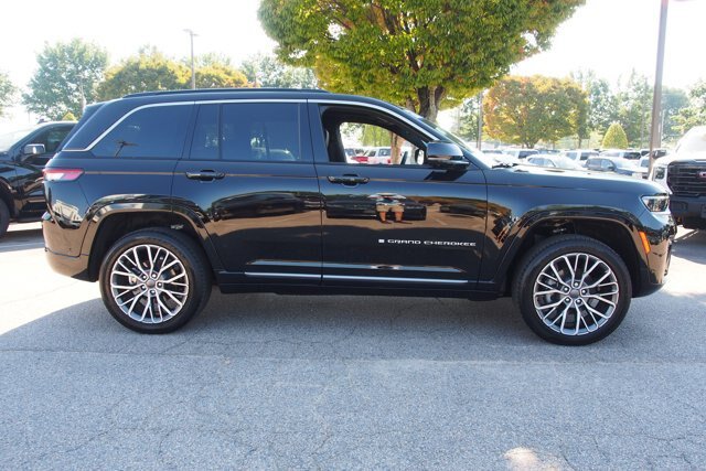 Used 2026 Jeep Grand Cherokee Summit AWD/4WD image 8