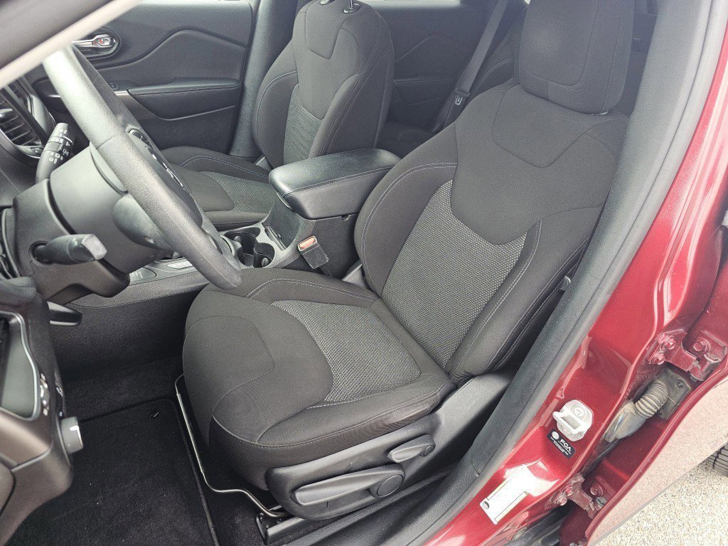 Used 2021 Jeep Cherokee Latitude image 12