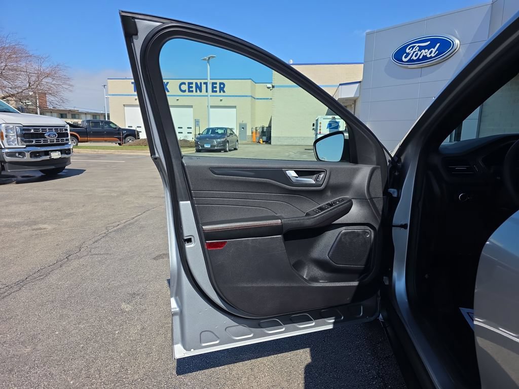 Certified 2023 Ford Escape ST-Line w/ Tech Pack #1 AWD/4WD image 16