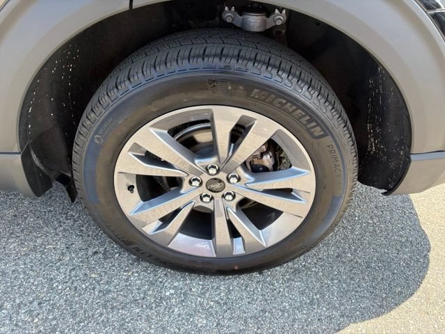 Certified 2022 Ford Explorer XLT w/ Equipment Group 202A AWD/4WD image 11