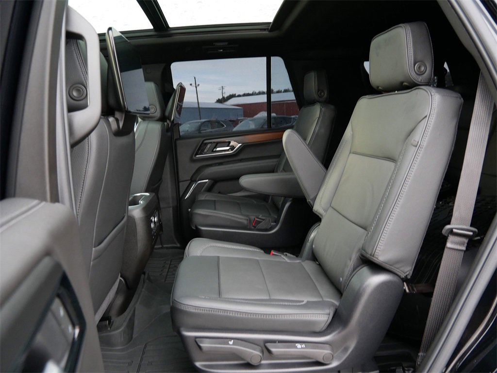 Used 2025 GMC Yukon Denali w/ Denali Reserve Package image 11
