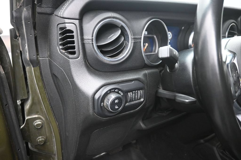 Used 2022 Jeep Gladiator Overland w/ Popular Equipment Package AWD/4WD image 21
