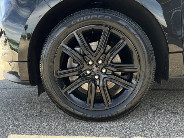 Certified 2024 Ford Edge ST-Line w/ Class II Trailer Tow Package AWD/4WD image 10