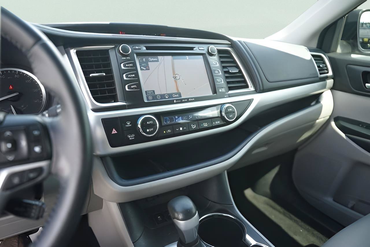 Used 2017 Toyota Highlander XLE FWD image 27