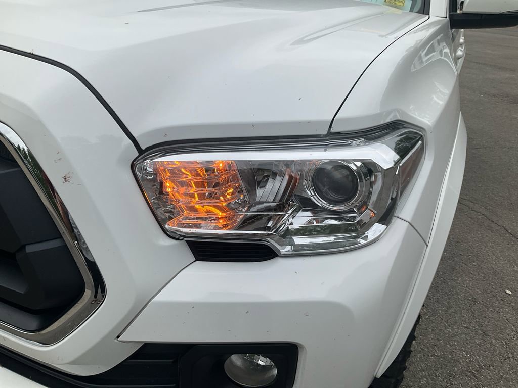 Used 2023 Toyota Tacoma SR5 w/ Technology Package AWD/4WD image 9