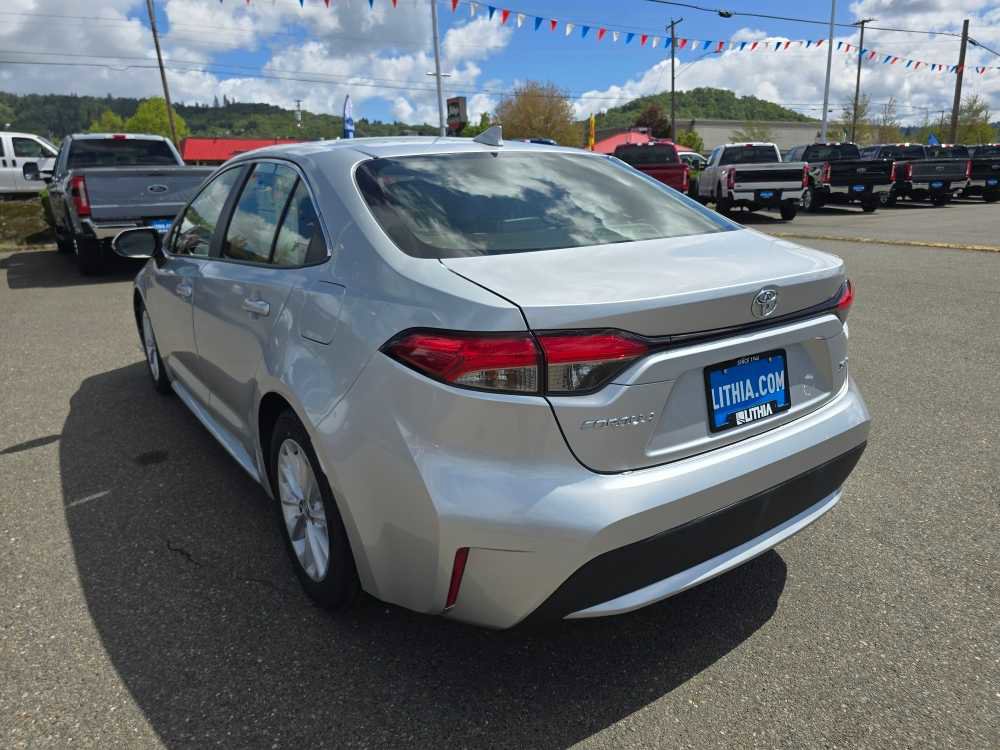 Used 2021 Toyota Corolla XLE w/ Carpet Mat Package (TMS) FWD image 4